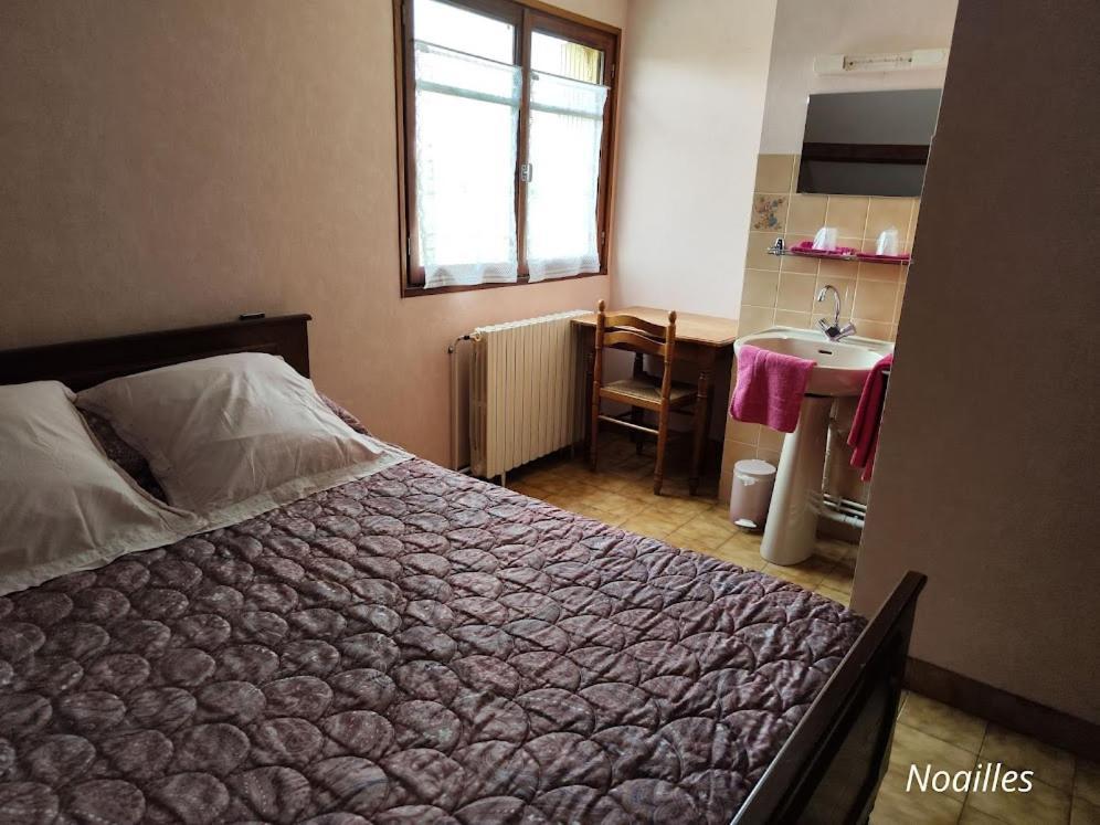 A L'Etape De La Ferme Bed & Breakfast Noailles  Bagian luar foto